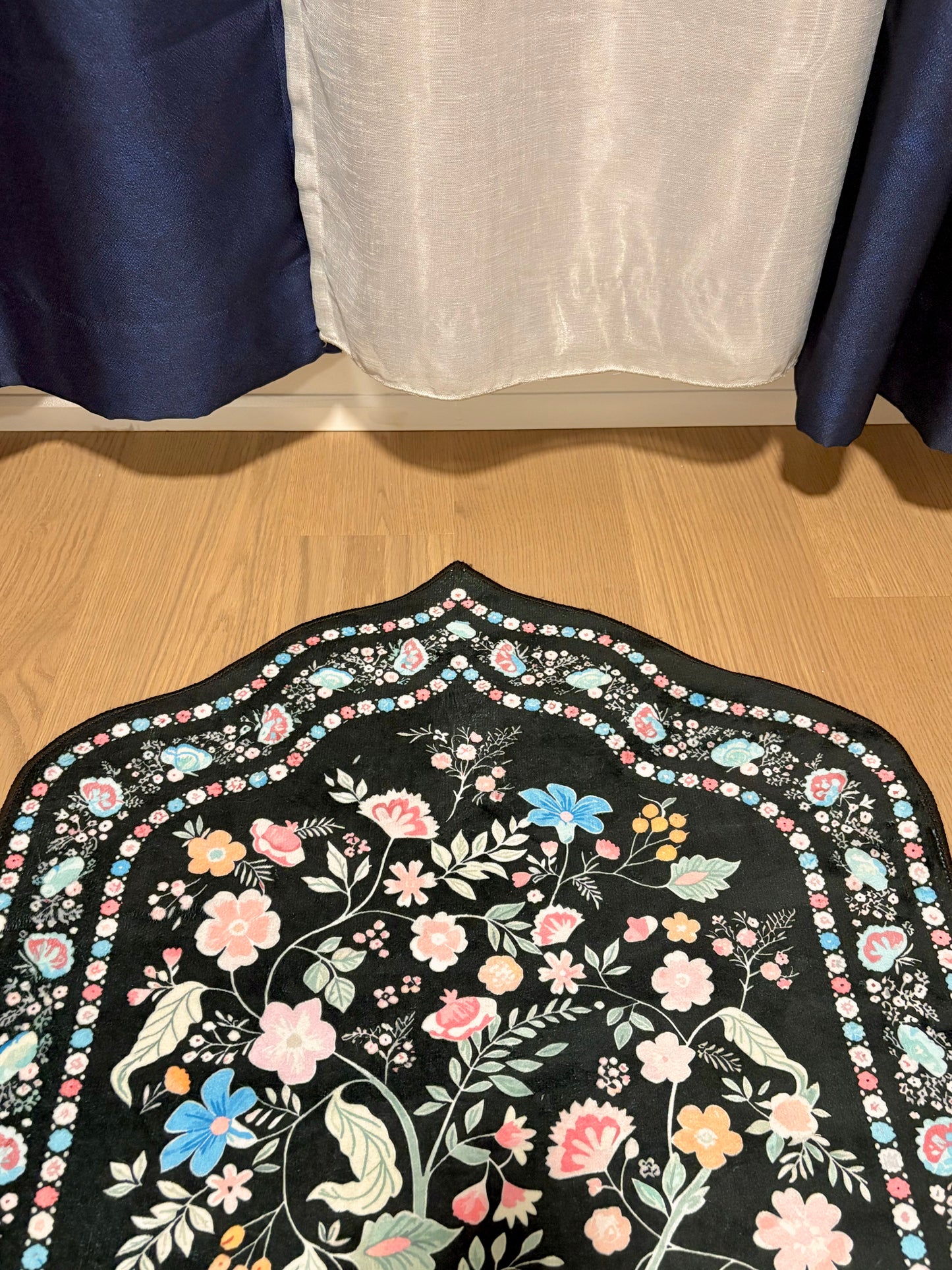 Black Floral Mihrab Prayer Mat